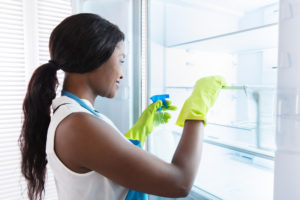 How-to-Clean-a-Fridge-Like-an-Expert